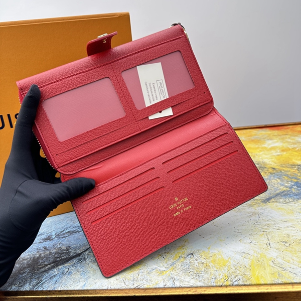 LVコピーウォレット着用イメージ